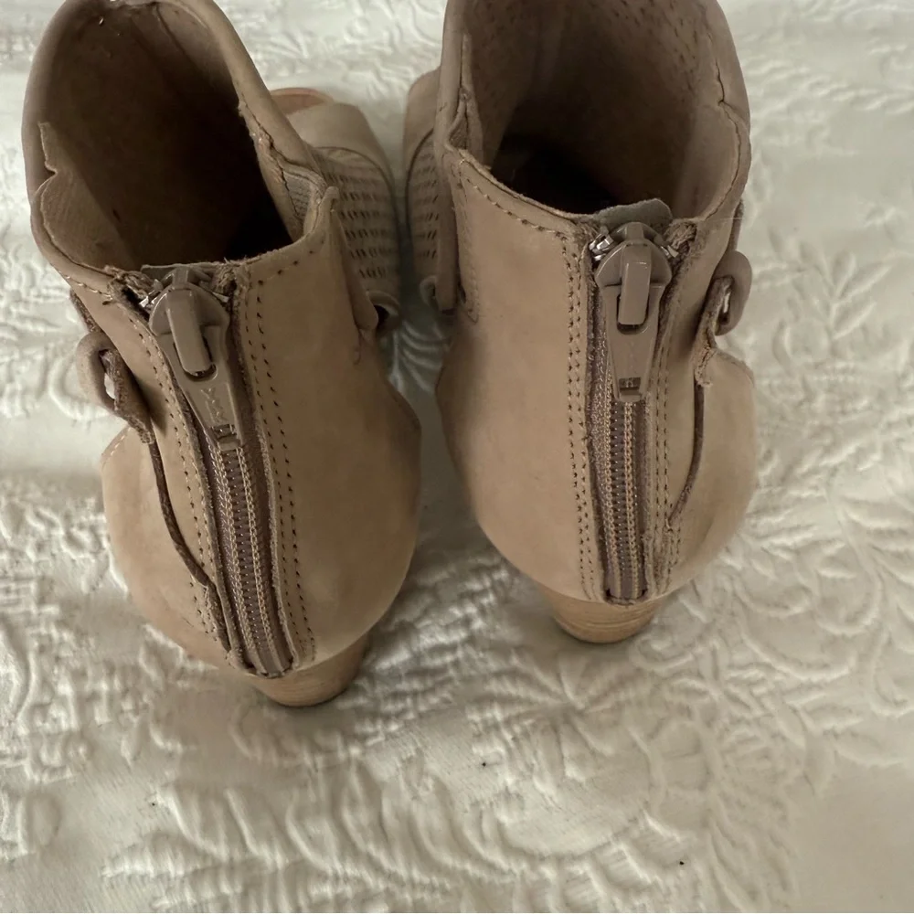 Earth Tan Ankle Booties with Laser-Cut Design and Rear Zipper Size 8